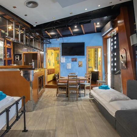 Stay In Pub Kamera Klub Apatment-City Center リュブリャナ エクステリア 写真