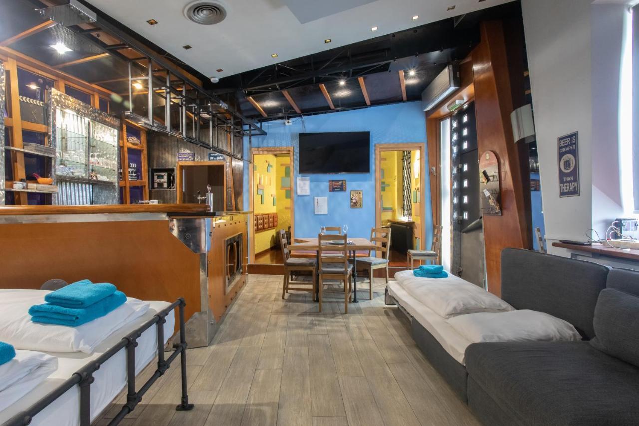 Stay In Pub Kamera Klub Apatment-City Center リュブリャナ エクステリア 写真