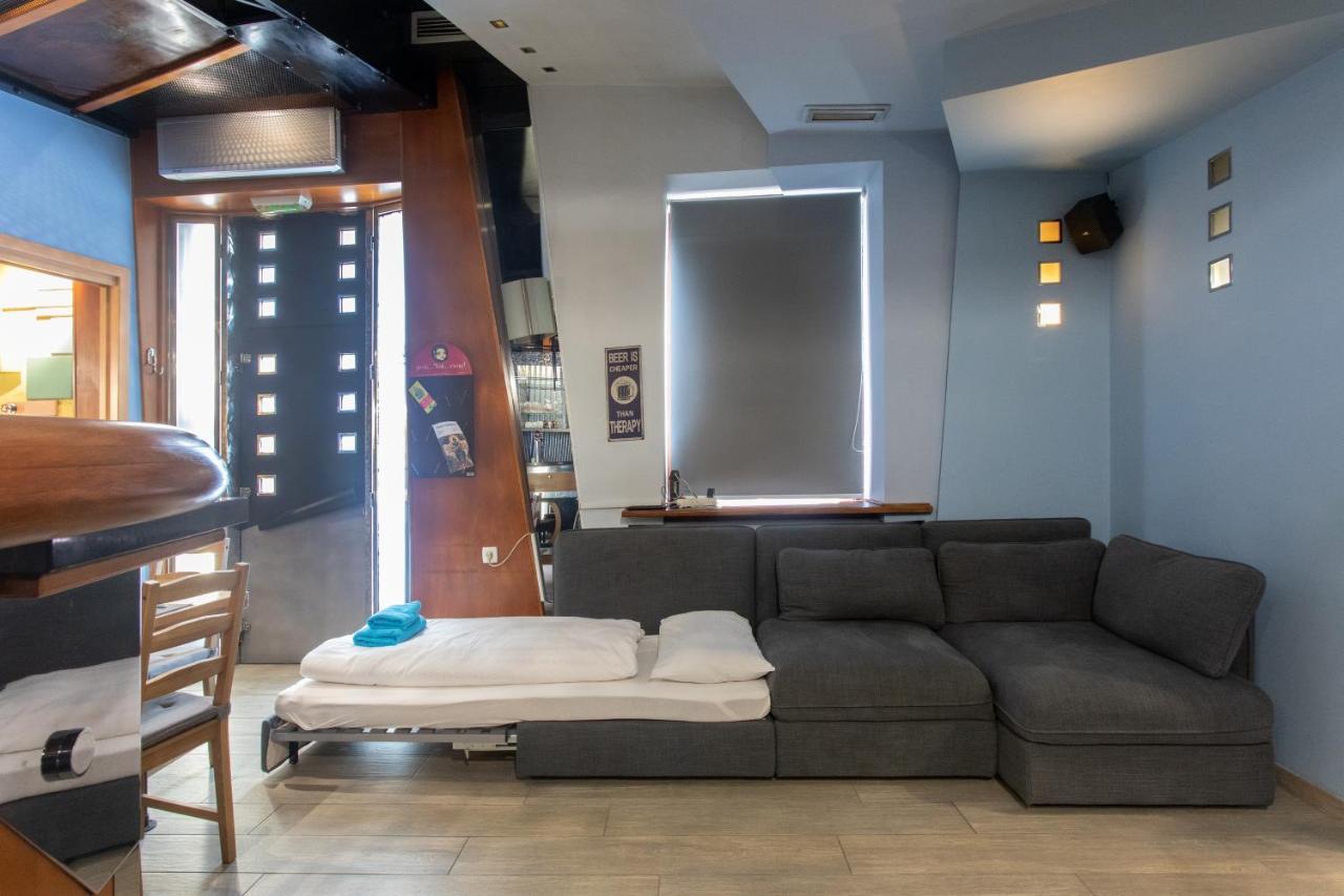 Stay In Pub Kamera Klub Apatment-City Center リュブリャナ エクステリア 写真
